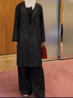 ⁨	black blazer